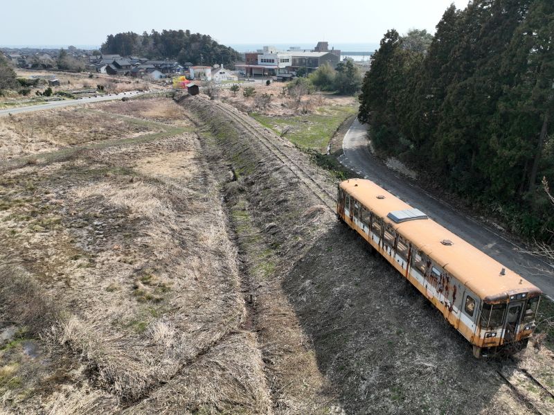 旧・蛸島駅と「奥能登国際芸術祭」の作品展示 珠洲市のとルネ