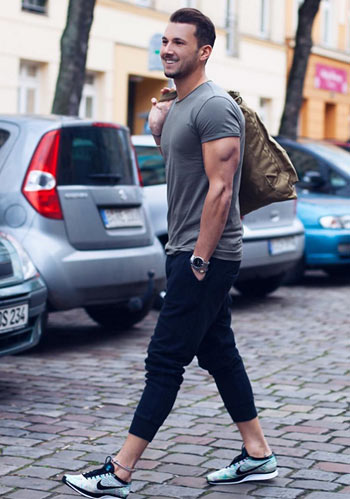 メンズ夏服 黒をクールに着こなす、ストリートスナップ特集春夏海外ファッション脱ユニクロデートコーデ