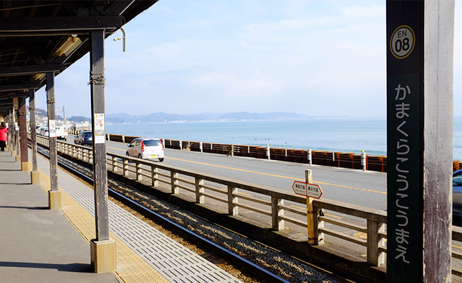 鎌倉高校前駅近くの踏切 アニメ聖地、人気再燃で対応苦慮カナロコ by
