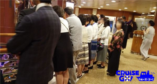 クルーズのディナーのドレスコード 男性はアレで格上げ! 子どもの服装は? ラグジュアリー船からカジュアル船まで実際の服装を紹介外資系管理職パパの日常