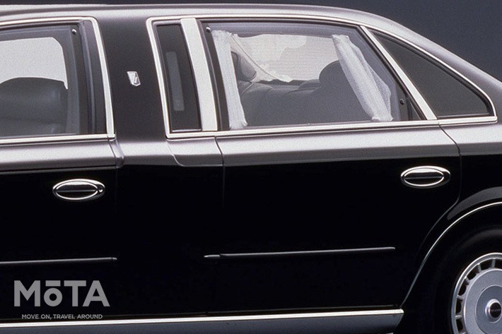 全長30.5メートル、乗車定員75人の「世界最長リムジン」の復活！ヘリパッドにプール完備の豪華すぎる内部を初公開