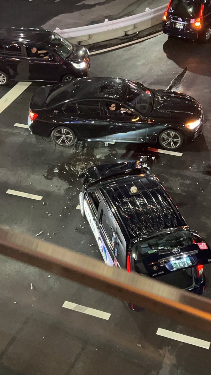 東京都渋谷区道玄坂 山手線 渋谷駅の近くで交通事故「渋谷駅前で人の列に土浦ナンバーのアメ車が突っ込んで複数の怪我人、渋谷スクランブル交差点が通行止め」「トリアージ札つけられた人が搬送されたりスーパーアンビュランスも出動」10月7日まとめ部