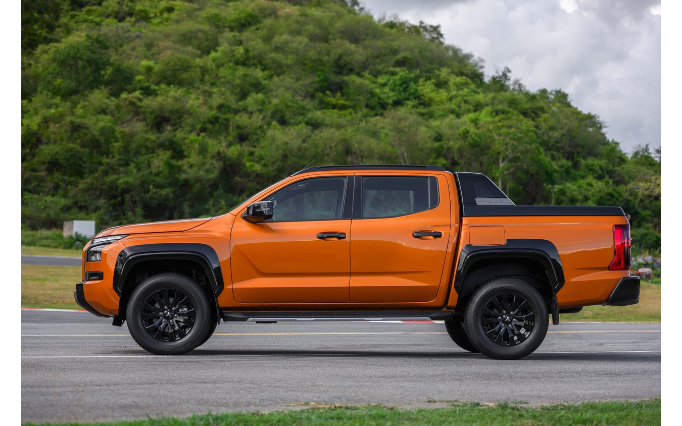 三菱凄いぞ！ 新型 「トライトン」 VS