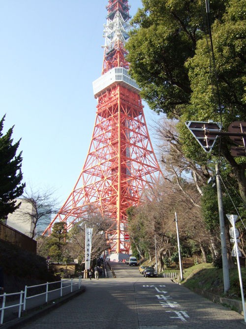 東京タワーアテンダントチームの東京タワー通信！「下から見上げてみると」 2018.3.6TOKYO HEADLINE