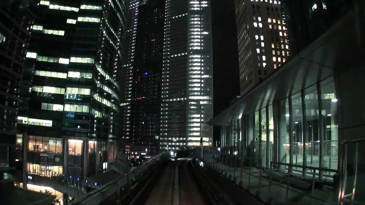 中国 上海：夜景が美しい「外灘」の沿道を歩く。El Mundo