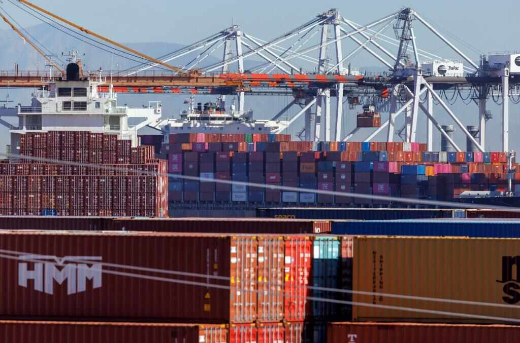ロサンゼルス港、輸入急増見込まず 対中関税引き下げでもロイタ