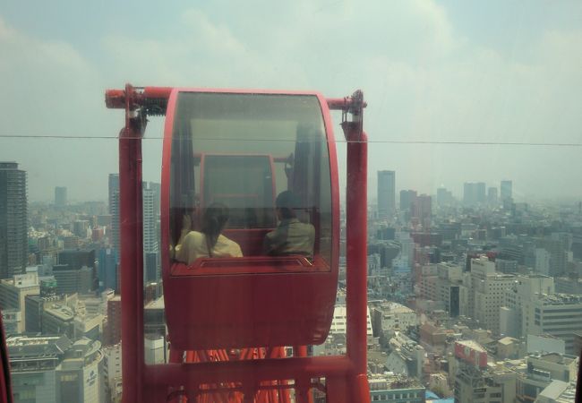 大阪 梅田 赤い観覧車