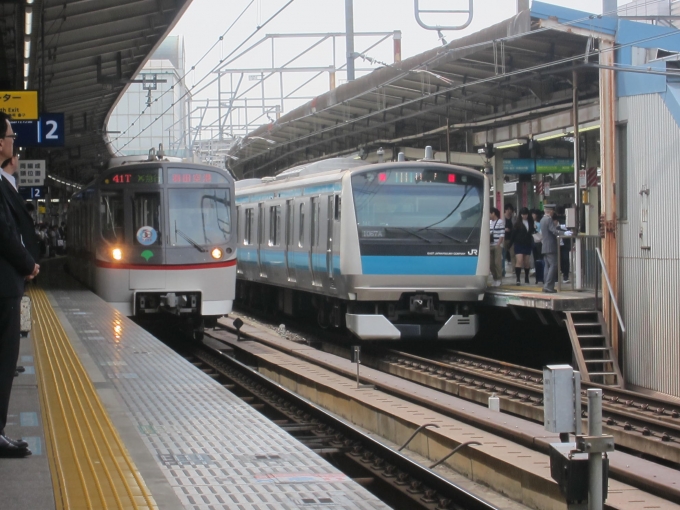 東神奈川駅で始まった「鉄道業界初のカラー照明による発車案内」とは？ -はまれぽ.com横浜 川崎