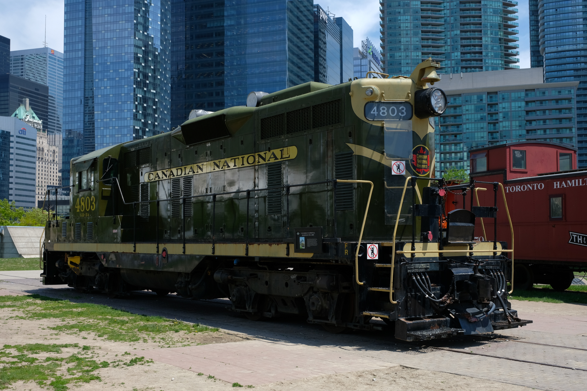 トロント旅 カナダ最強の観光地・CNタワーと鉄オタ必見の鉄道まみれのラウンドハウスCamoor -カメラの楽しさを提案するWebマガジン