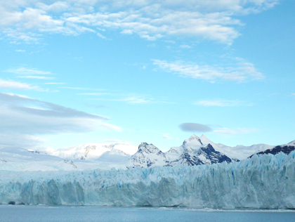 世界遺産 ロス・グラシアレス国立公園：ドンと崩れ落ちる大河が必見！ アルゼンチンで外せない観光名所 -おすすめ旅行を探すならトラベルブック