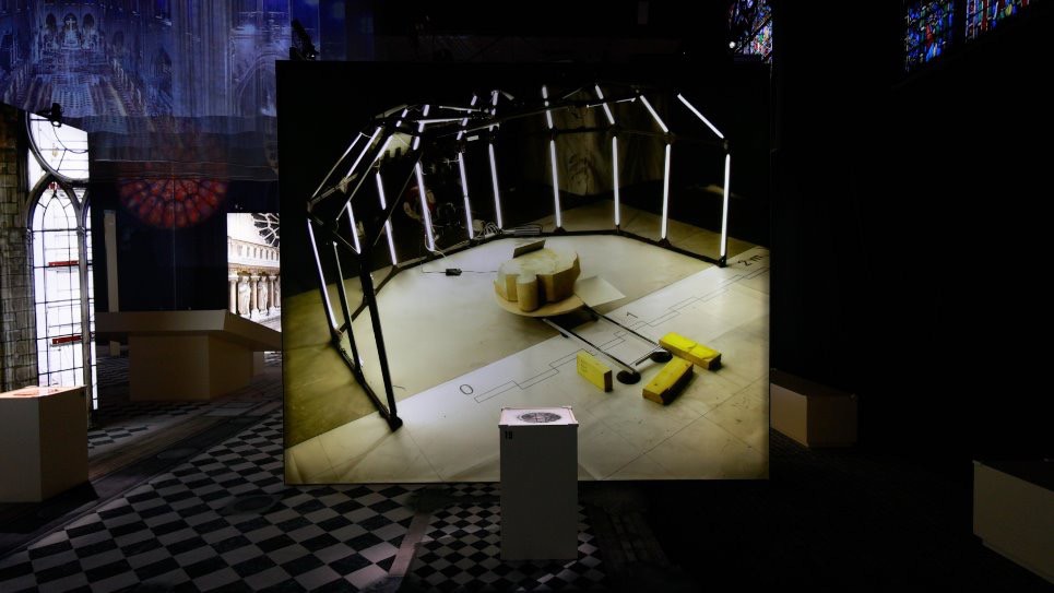 パリ・ノートルダム大聖堂展」日本科学未来館で、タブレットで“歴史的の旅”楽しむ体験型展覧会 - ファッションプレス