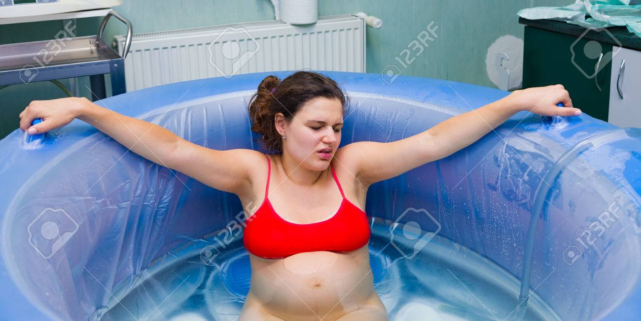 産み方にこだわりアリ。水中出産したセレブ