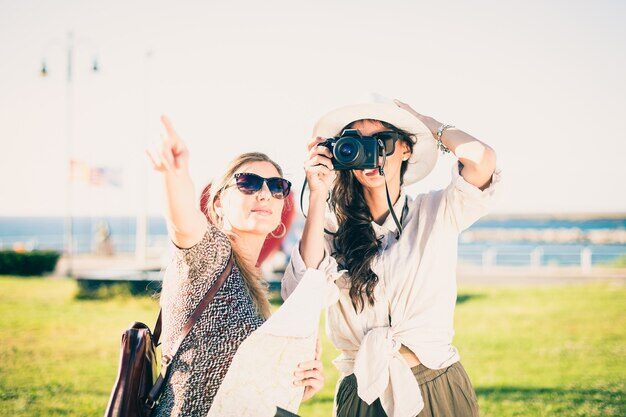 友達との旅行で気をつけることは？気疲れする原因や後悔エピソード紹介