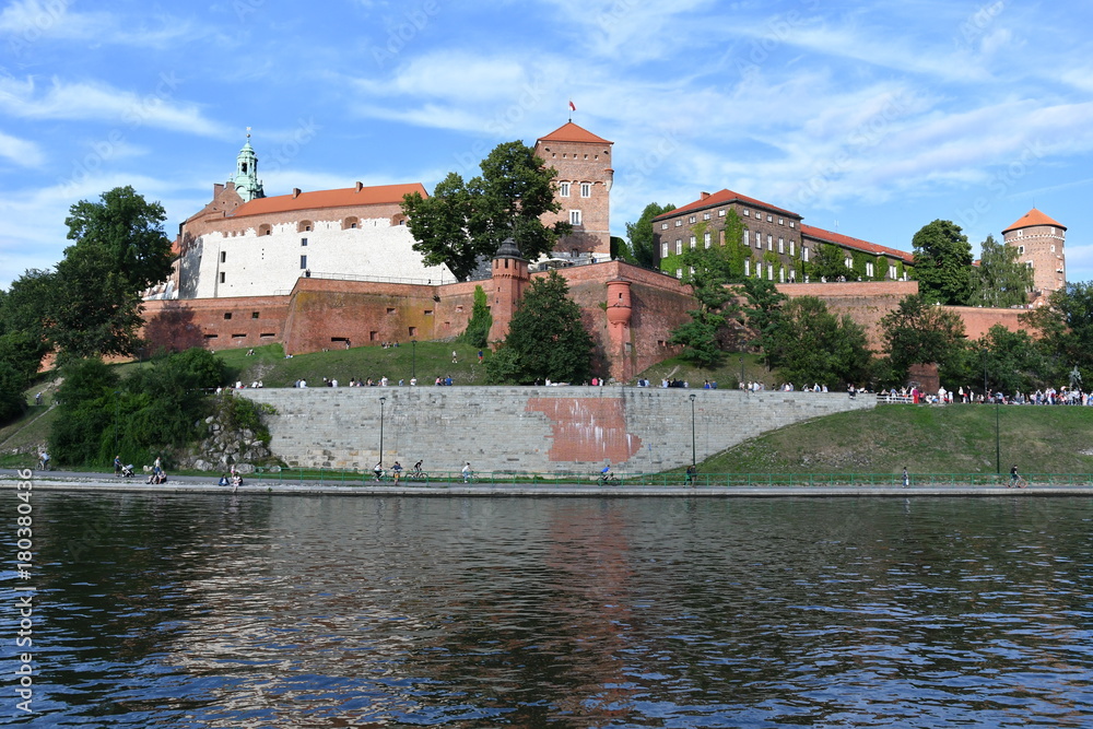 優先入場ヴァヴェル城の部屋プライベートツアーGetYourGuide