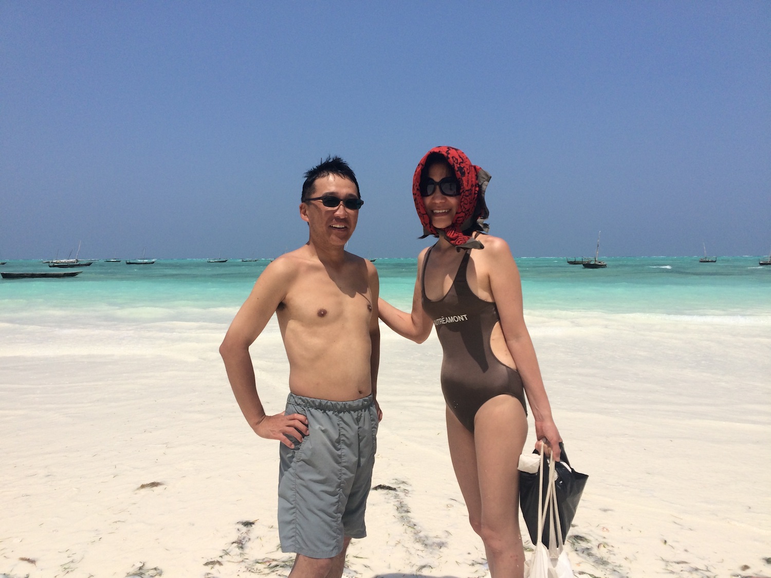 ザンジバル島のビーチサイドのおしゃれカフェ🌺🤍 「 Archipelago Waterfront