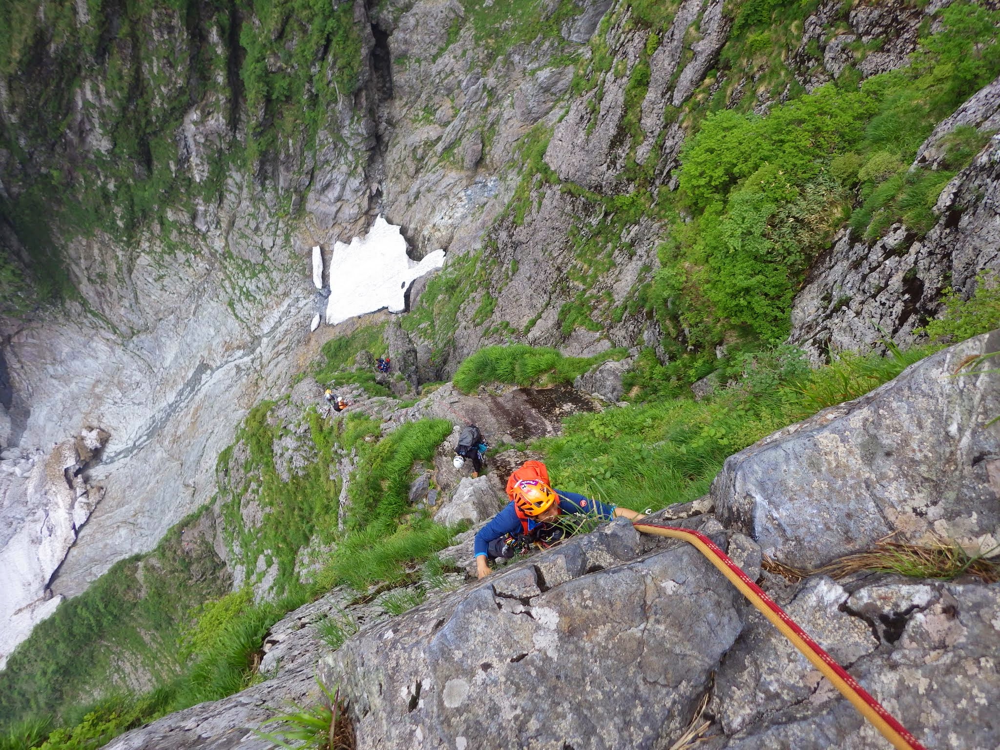 谷川岳登山指導センターから谷川岳・一ノ倉沢の情報 - 気温が上がり、雪崩や踏み抜きが多- 2025年03月25日 -