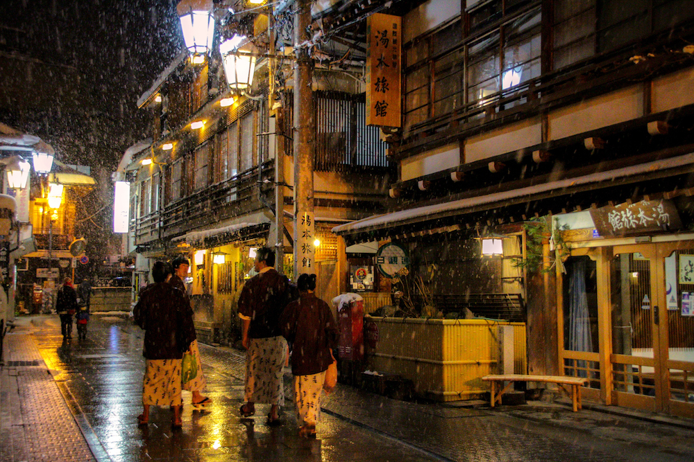 ナガノのくまMOGUMOGU食べ歩きくま「お風呂で一杯！！ 新潟へ」編の舞台を探訪 越後長野温泉