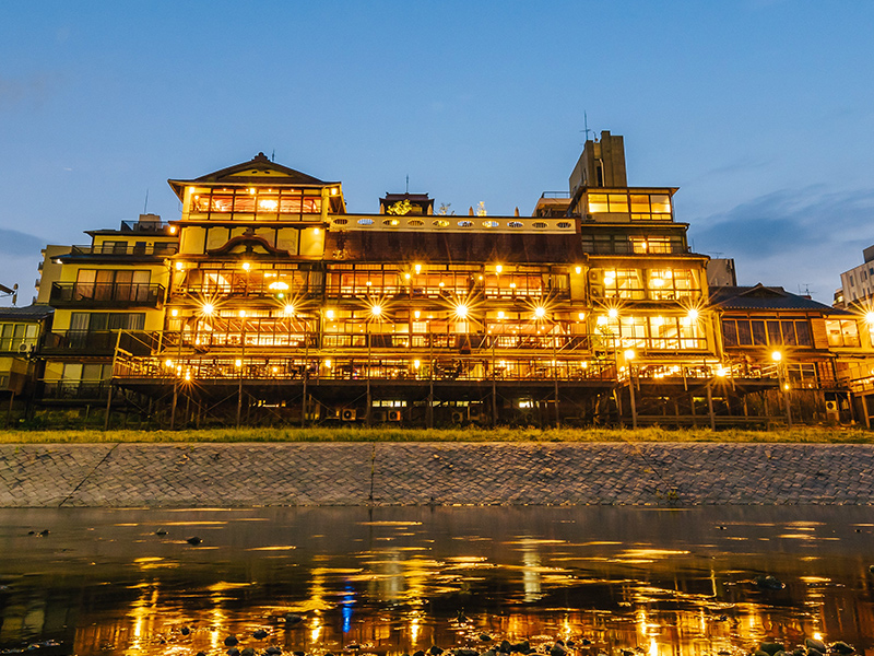 死ぬまでに行ってみたかった 京都、鴨川沿いの川床のお店に行って来たペロのログ、ペログ