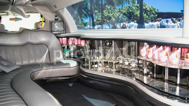 リムジン送迎クルーズオプション貸切クルージングなら東京湾アニバーサリークルーズ