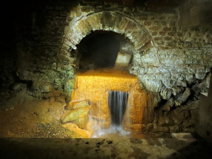 列車で行く 世界遺産の街 バース日帰り観光ツアー ローマ浴場博物館入場チケット付＜ロンドン発＞イギリス ロンドン