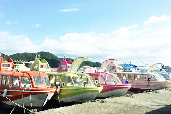 中国初の国産大型クルーズ船「愛達・魔都号」 青島港から出航