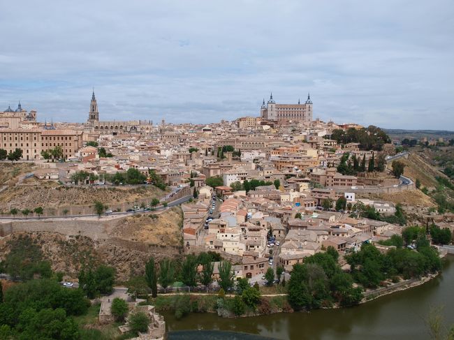 ヨーロッパの古い街並みを思わせるような歴史的建造物が多い街シドニー🇦🇺✨ ・こちらのカッコいい建物は、シドニー中央ビジネス地区のブリッジストリートにある「土地と水保全局」です✨ ・ビクトリア朝のルネッサンスリバイバル建築様式の遺産に登録された州政府の