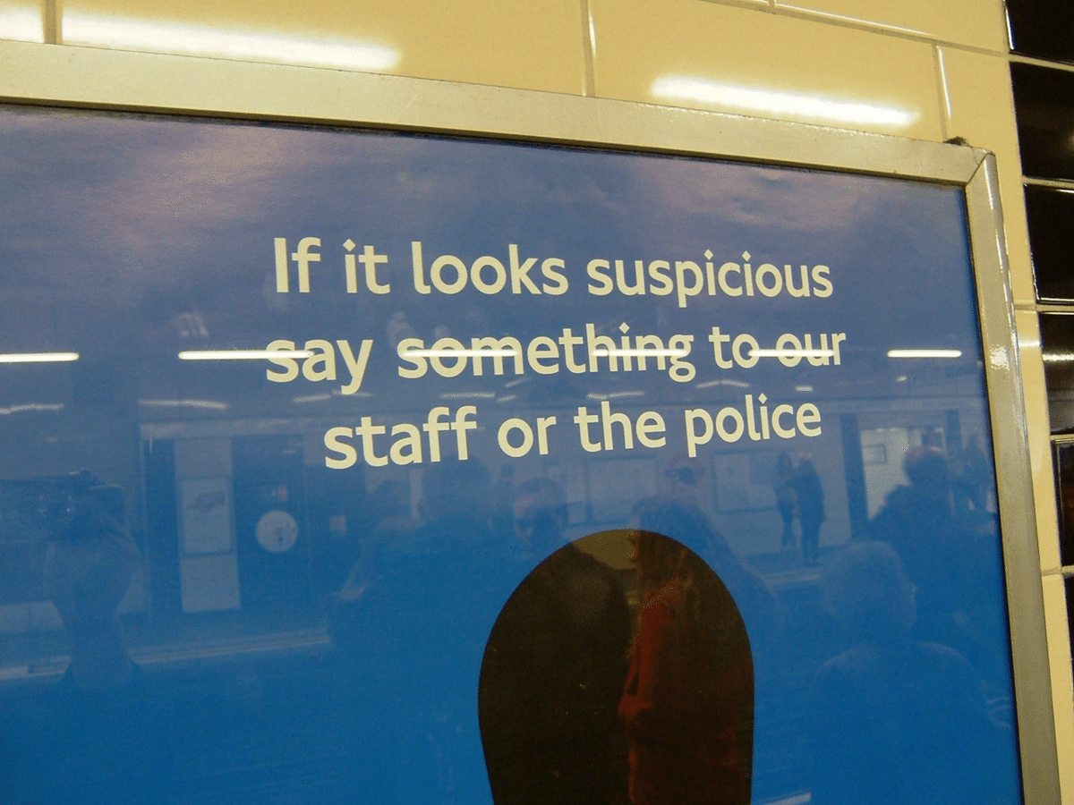 なぜ、外国によくある「超巨大看板」は日本で見かけないのか：あなたの知らないプリンタの世界 1 3 ページ- ITmedia