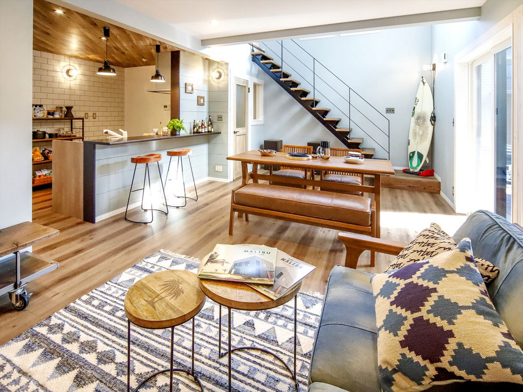 映画監督、プロサーファー・枡田琢治の家。世界の波乗りが裸足で集う自由なサロンブルータス BRUTUS.jp