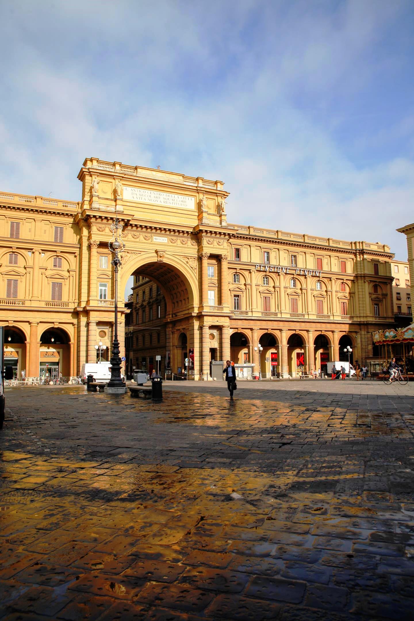 共和国広場ローマ- Wikipedia