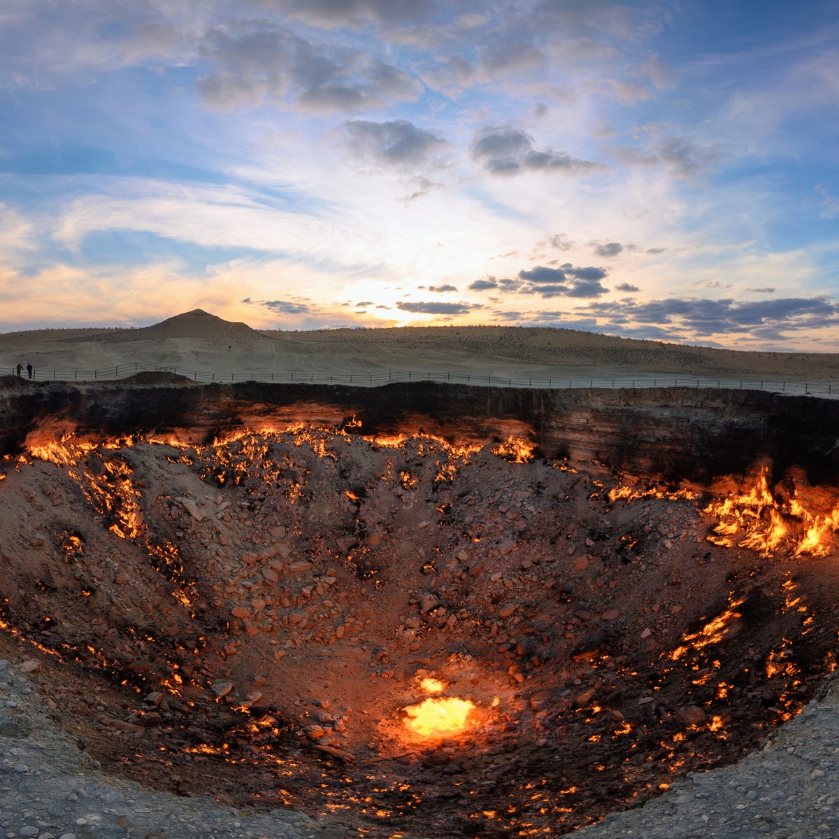 74歳の初体験は、紅焔の淵で 「炎と闇の絶景が閉鎖」って本当？ 地獄の門へ－2
