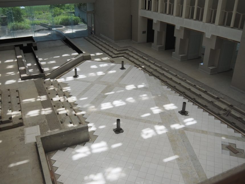 廃墟ホテルを見て思うこと - 三重苦ゴルファーの日記