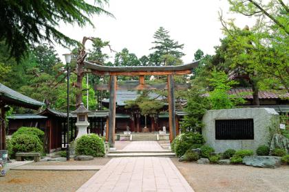 上杉神社 - 見どころ、アクセス &