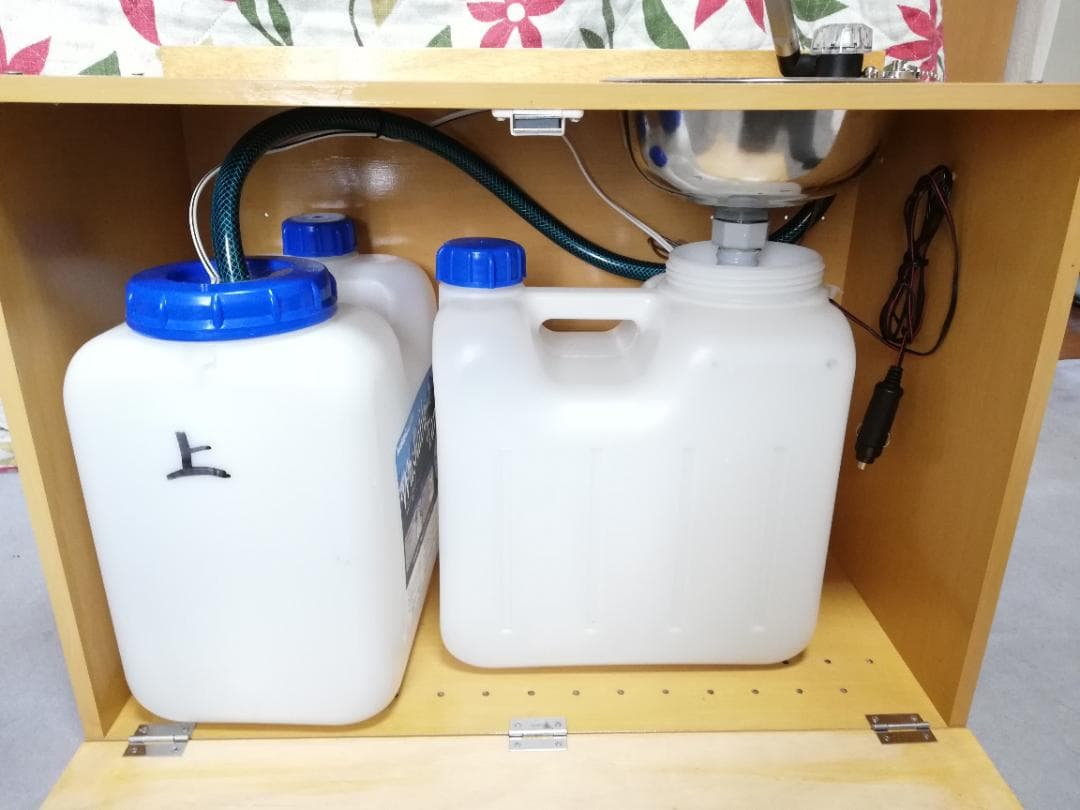 電動ポンプ付き 車中泊用自作シンクの作り方を徹底解説！ 水回りを充実させて快適車中泊生活 -