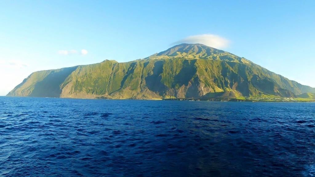 トリスタン・ダ・クーニャ、セントヘレナ島。」の動画素材 ロイヤリティフリー 1105114409Shutterstock