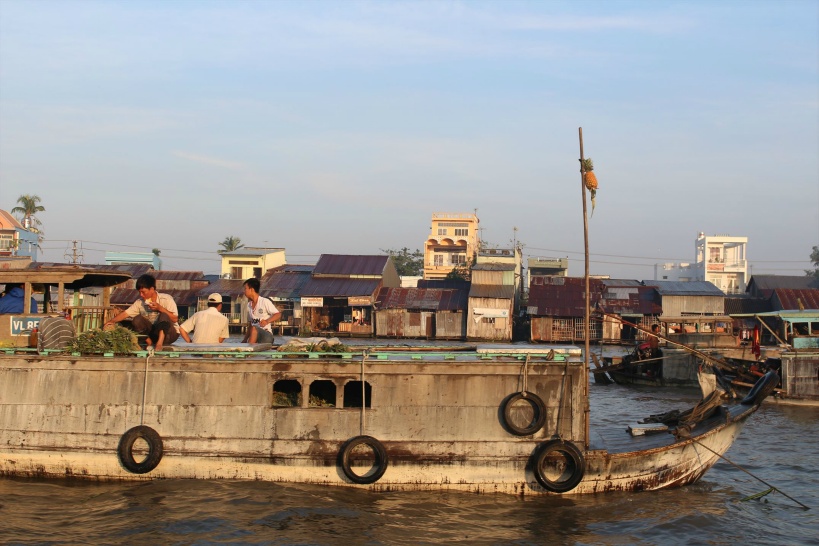 ベトナムメコンデルタ最大の都市カントーで行く水上マーケット Chợ Nổi