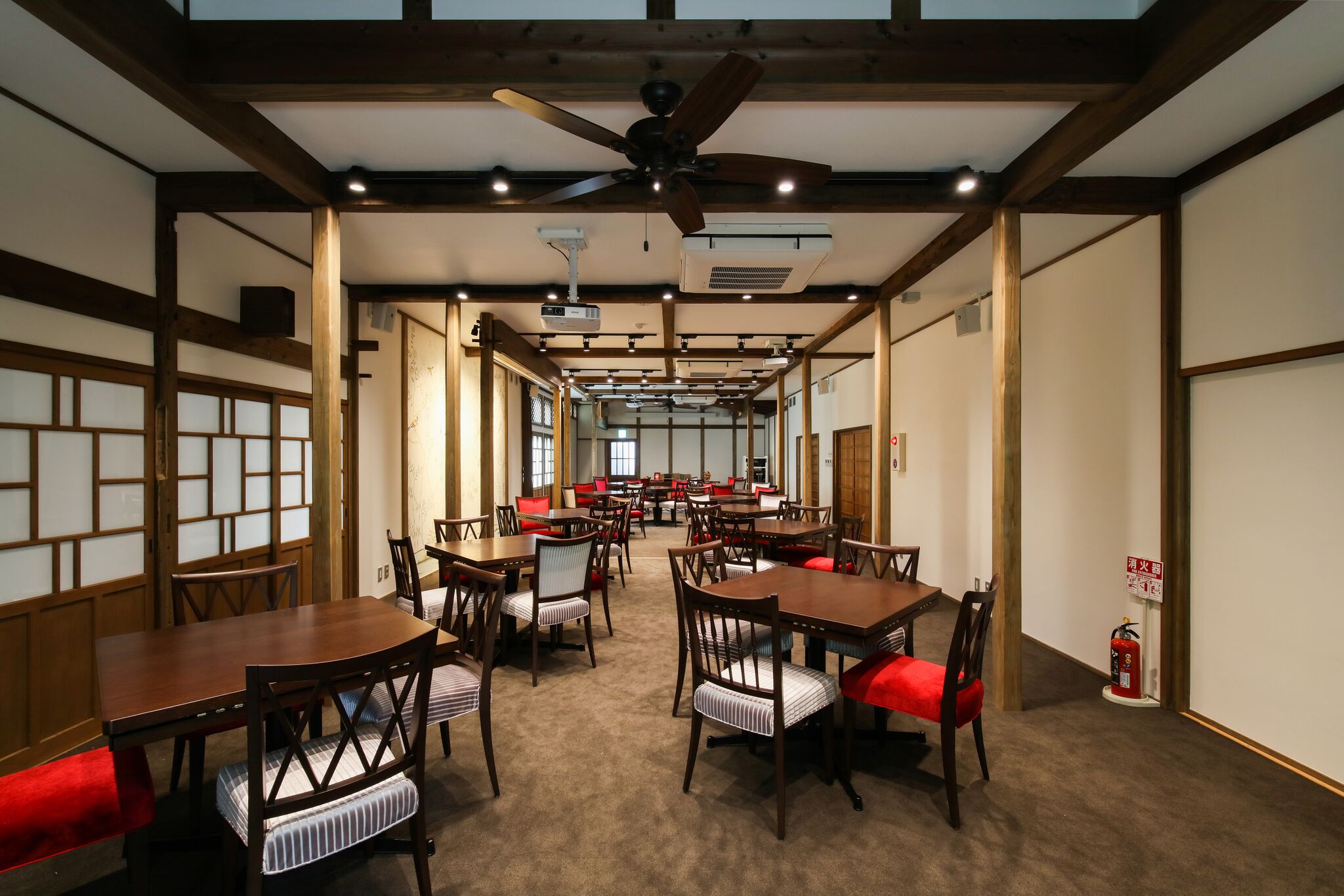 ＊,萬屋本店とは , 創業200年。, 萬屋本店は、文化3年に長谷寺界隈の集落のために、,