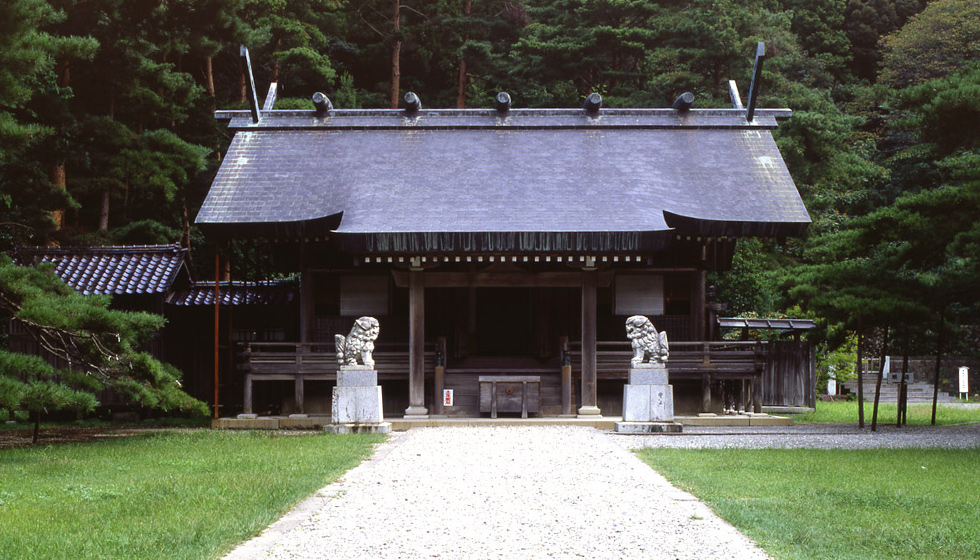 真野御陵 順徳天皇御火葬塚- ドライブ旅.com観光地・絶景・ドライブ旅行情報