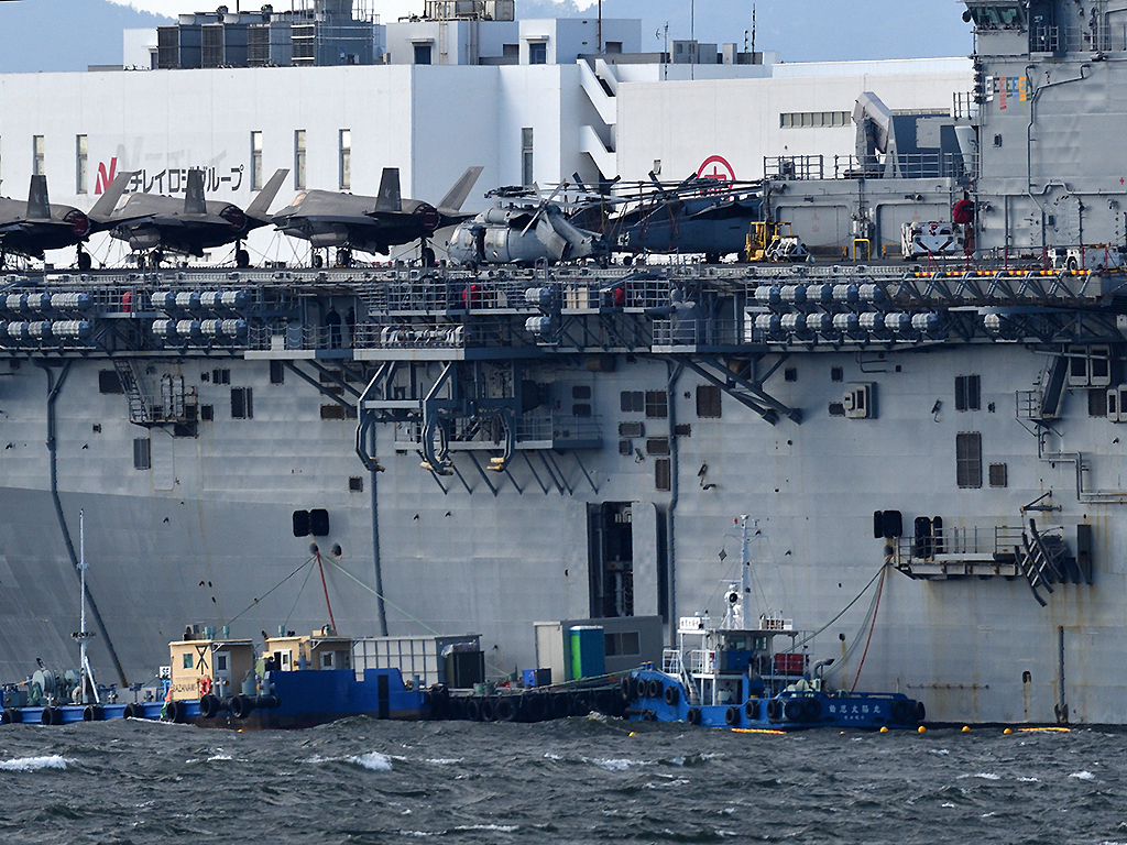 米海軍・強襲揚陸艦「アメリカ」が大阪にやってきた！“巨大軍艦”内部を公開 ウェークアップ- YouTube