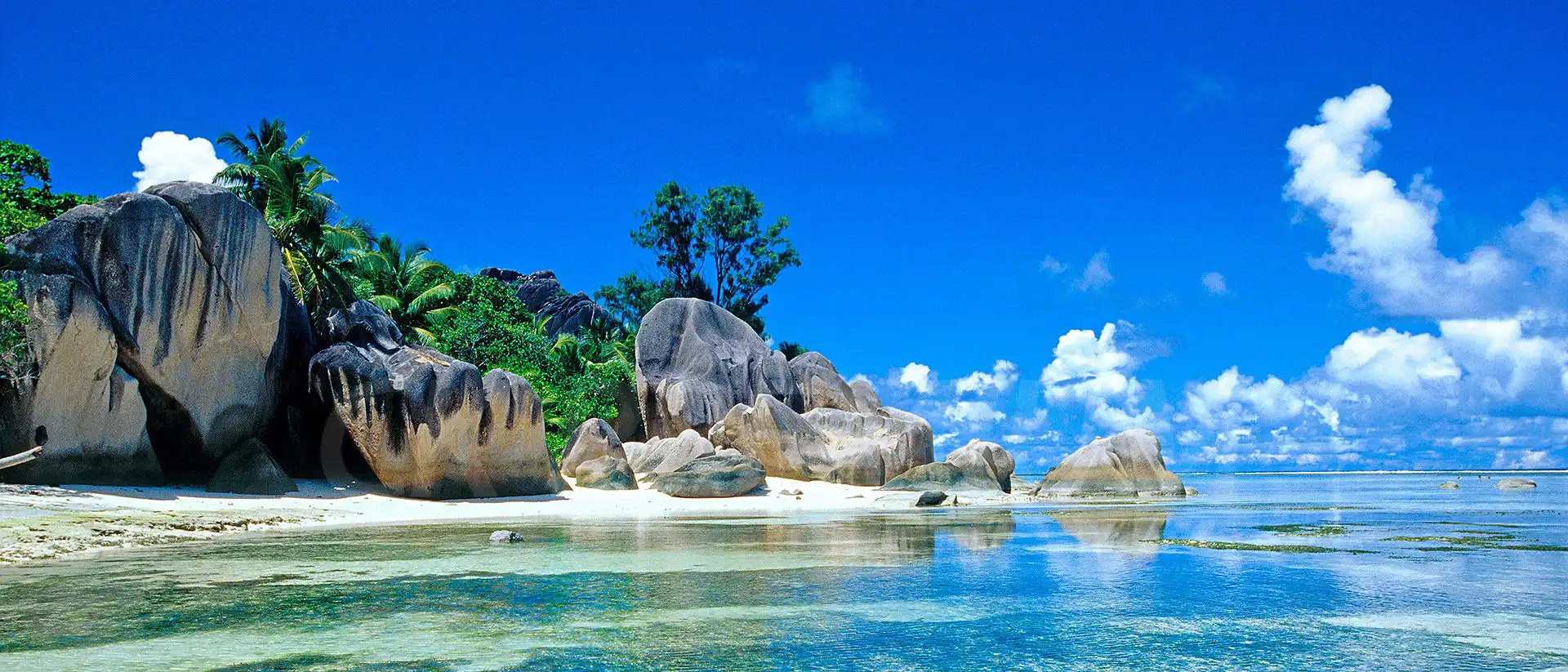 セイシェル個人旅行ガイド 2025年 ：おすすめのアクティビティ、人気観光スポット、旅程の計画、宿泊施設、グルメ、交通機関、天気など、旅行に必要な情報が満載 2025年10月更新Trip.com