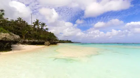 イーソ教会 – バイデュサンタル、リフー島、ロイヤルティ諸島、ニューカレドニア、フランス海外領写真素材1590200632Shutterstock