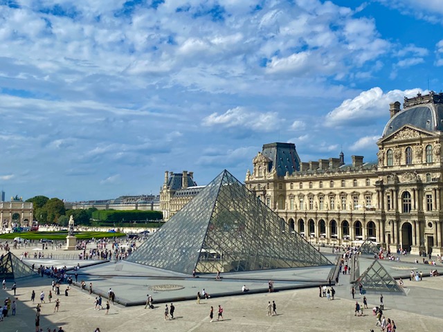 フランス夜は特に寒かったけれど、本当に綺麗でその時は寒さ忘れてた😭💗 シャンパンフラッシュ美しい🇫🇷🗼✨エッフェル塔シャンパンフラッシュフランスパリフランス旅行parisfranceeiffeltowertraveltrip