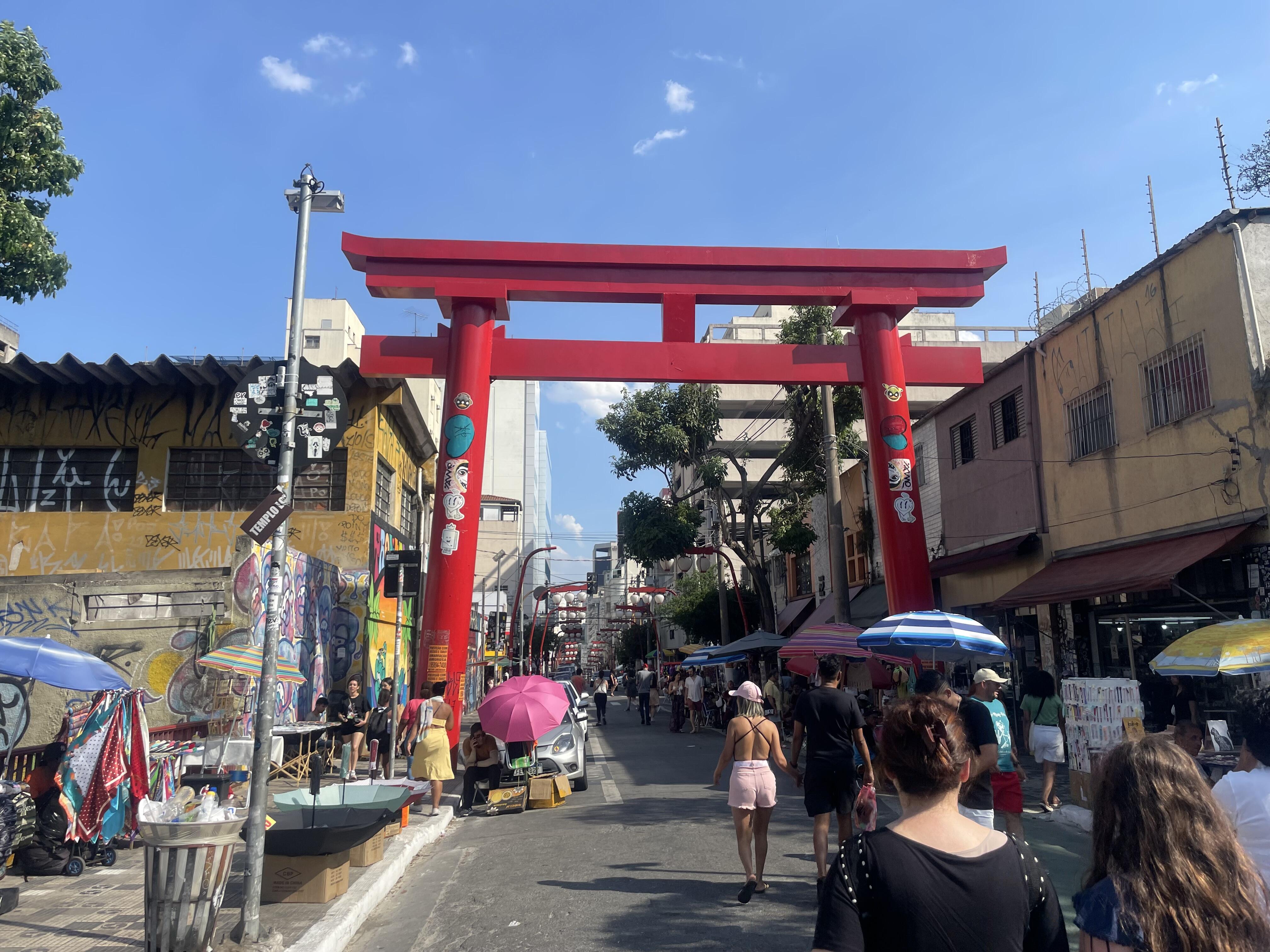 ブラジルの碧き空から： ６ 東洋人街にあった「日本」を感じた信号機毎日新聞
