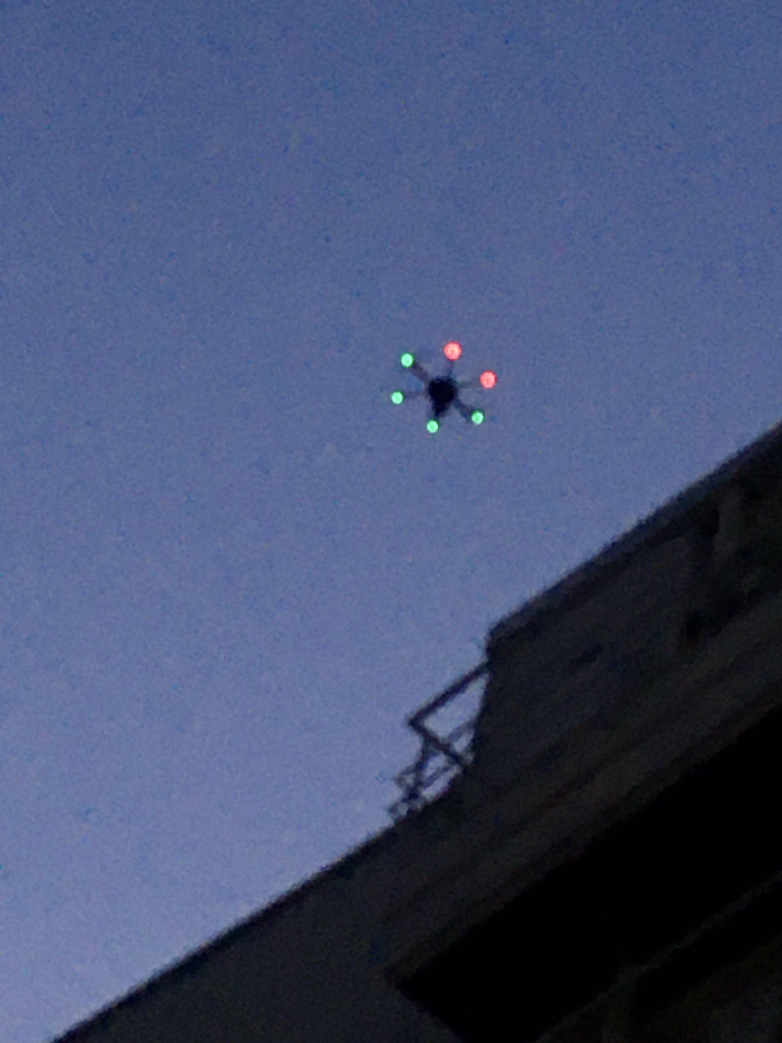 横浜～千葉間の東京湾上空50キロをドローンが自律飛行② 着陸のデモ