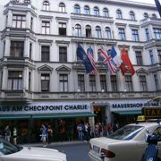 東西ベルリン分断の歴史を伝える場所、チェックポイント・チャーリードイツ便り