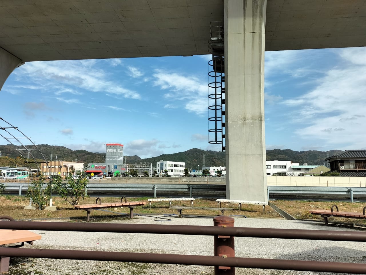 周南市 広い更地に出来るのはお店？ 集合住宅？ ダイワハウスの塀の中でスタートした新南陽パチンコ屋跡更地の工事が気になる。号外NET周南市・下松市・光市