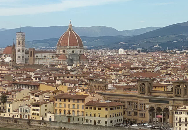 ミケランジェロ広場から見るフィレンツェの街並み最高でした！！ミケランジェロ広場フィレンツェフィレンツェ観光イタリアンitaly新婚旅行ハネムーン広場旅行海外ヨーロッパ