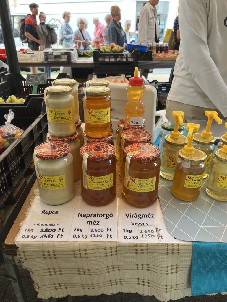 ブダペスト中央市場でお土産探し！格安フォアグラ発見！カード使える？トイレは？ - 旅好きアラサー女子の世界一周ブログ