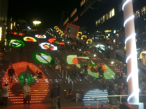 雅な街が光り輝く！ 京都駅ビルのクリスマスイルミネーション 京都府京都市地球の歩き方