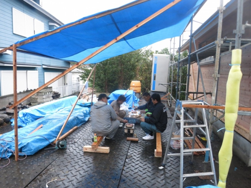 雨の中でも快適なブルーシートタープ釣り前夜の車中泊魚ココロあれば水ココロあり