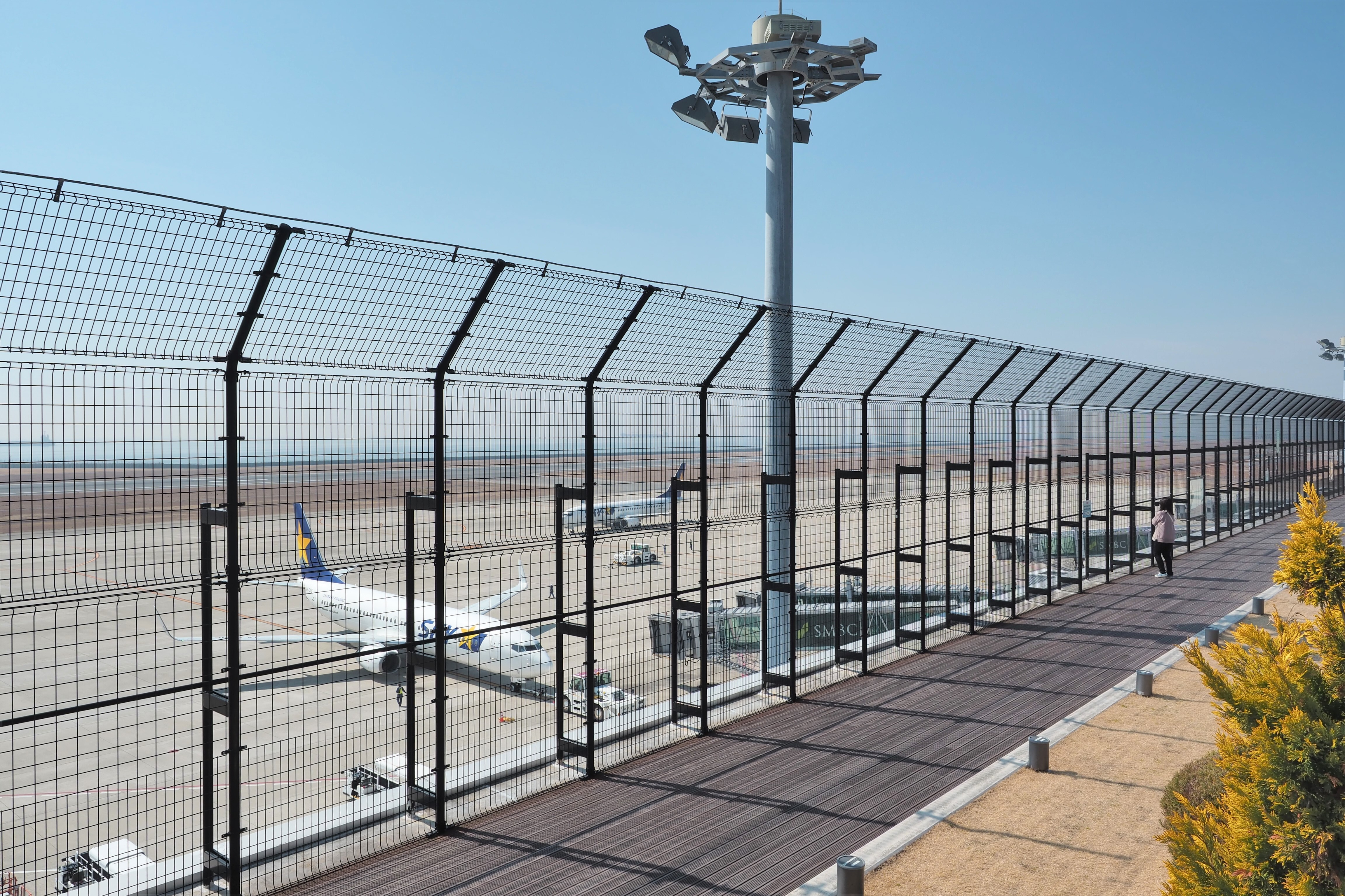 神戸市 神戸空港・第2ターミナル展望デッキレポ 飛行機はチラ見え